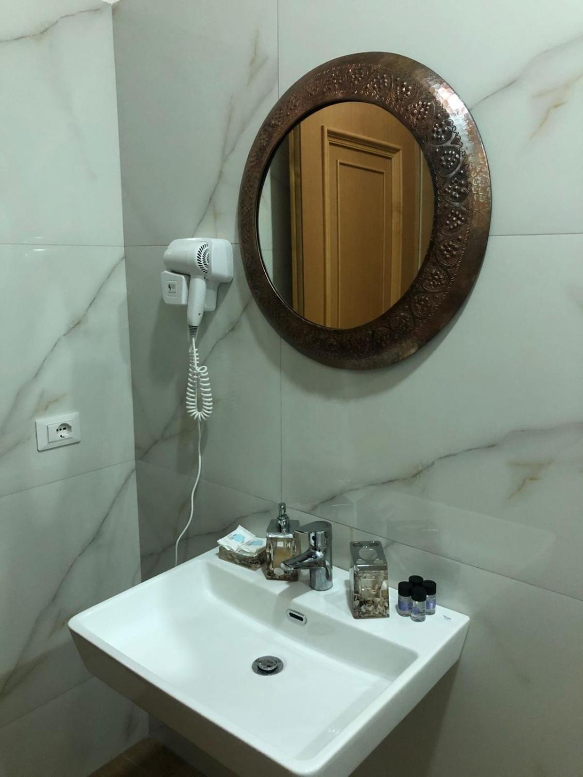 Hotel Kaso Ervehe Përmet Extérieur photo